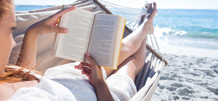 5 Books to pack into your stylish tote this holiday